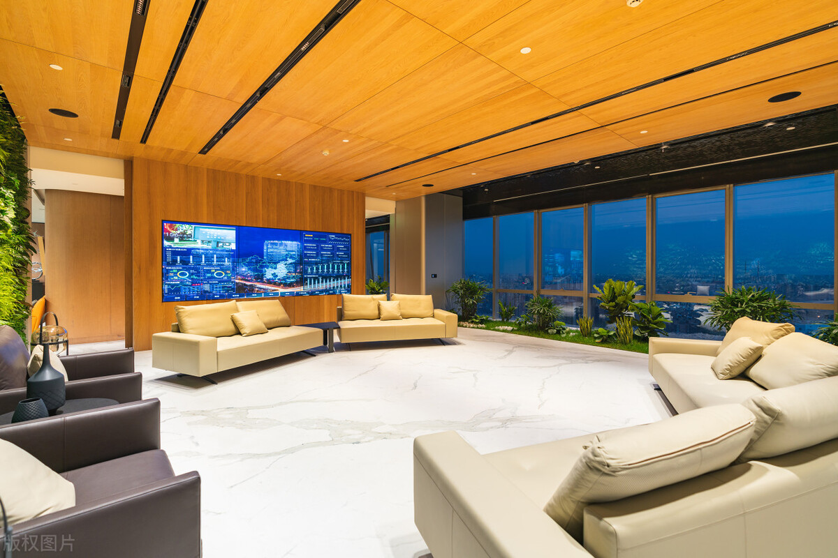 95后巨贪张雨杰：敛财7000万，氪金玩游戏，带女友住10万一晚酒店