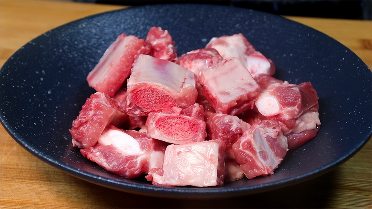 排骨不管我怎么做都有腥味,排骨不直接焯水多加二步入味又烂