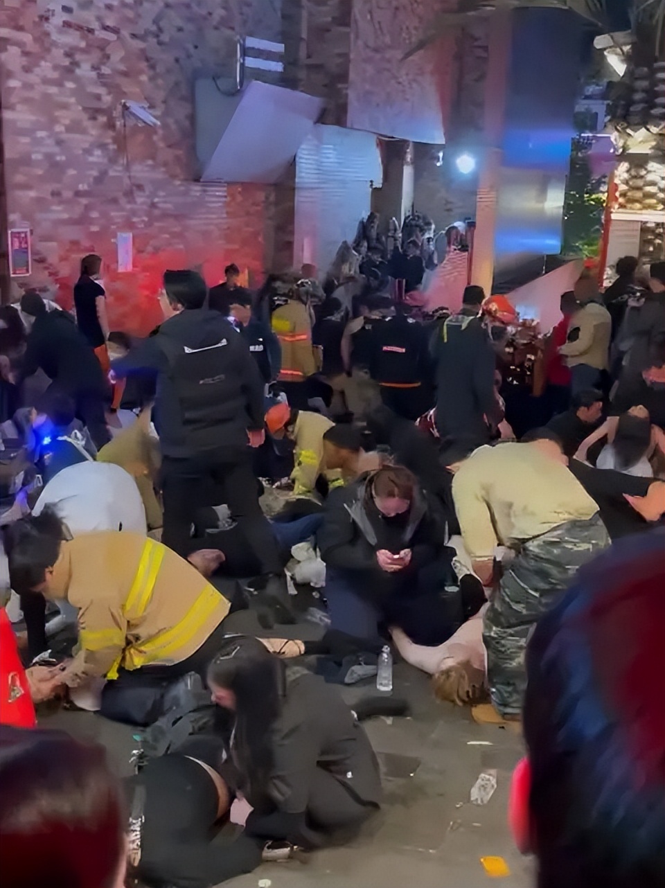 踩进沼泽地如何自救,踩中地雷自救方式