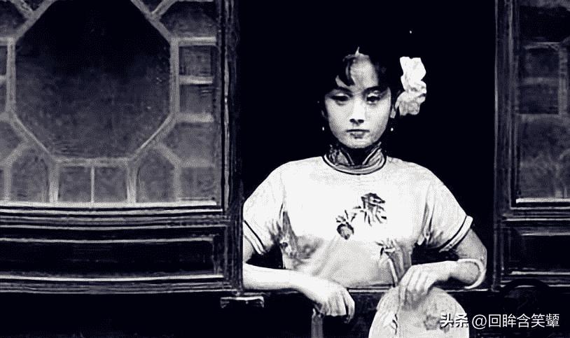 女子身着日本侵华军装露脸,女子穿日军军服拍照被抓