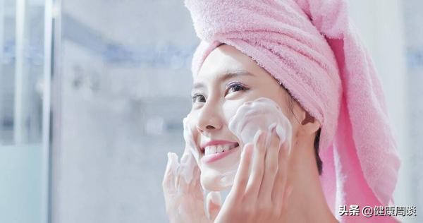 毛囊炎引起的痘痘一般长在哪里,毛囊炎红色的痘痘怎么消除