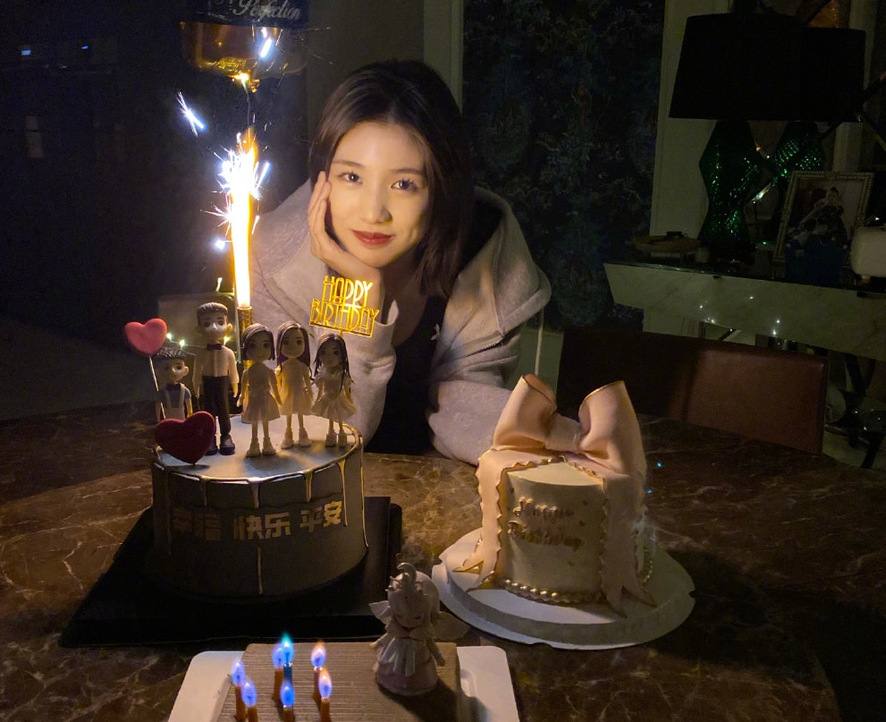 章子怡为小苹果庆生撞脸陈妍希,章子怡为小苹果庆生