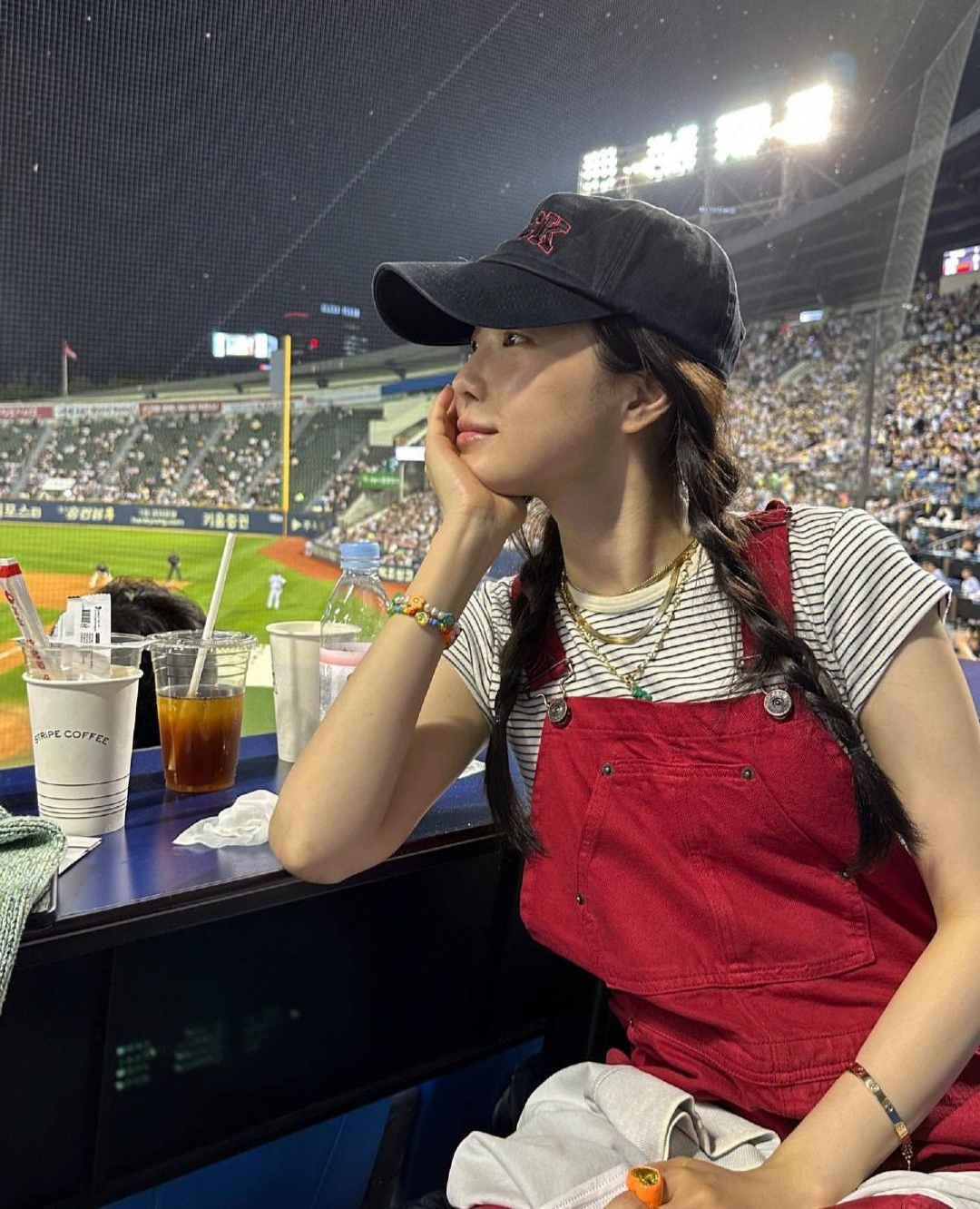 孙娜恩红毯造型,孙娜恩粉红色裙子