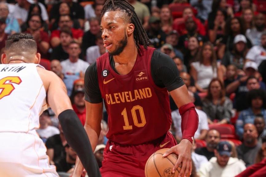 麦科勒姆35分视频集锦,2kol2麦科勒姆和布克哪个好