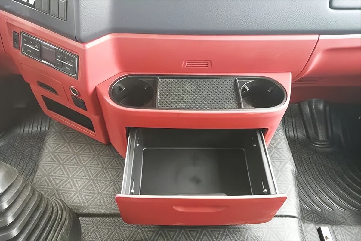 中国重汽豪沃t7车型尺寸,豪沃tx7最新版6.8米卡车