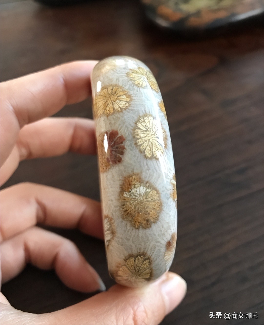 除了金银还有什么首饰,天然宝石制成的手镯