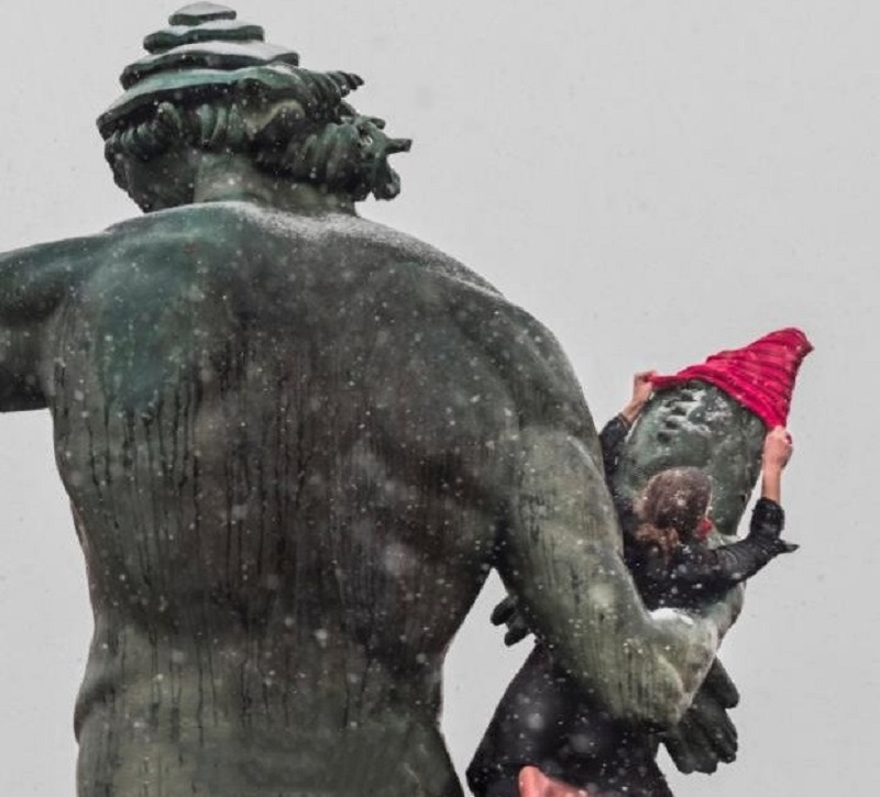 印度男子骑自行车去瑞典,印度小伙骑自行车追求瑞典女孩