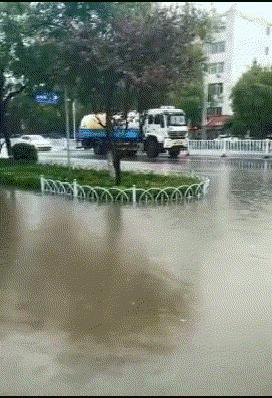 女孩去纹身结果喜欢上了纹身师,陪老婆去纹身