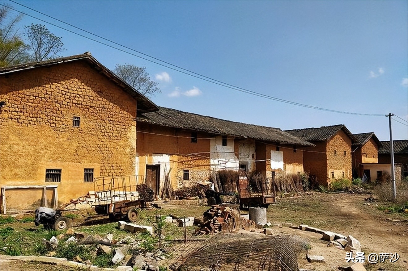 变态歹徒2年奸杀8名妇女还塞入木棍：2004年摩的司机系列奸杀串案