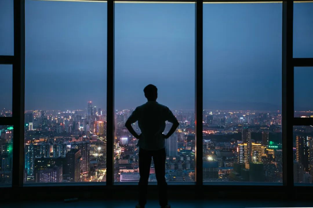 邱震海：挣钱靠聪明，保钱靠通透