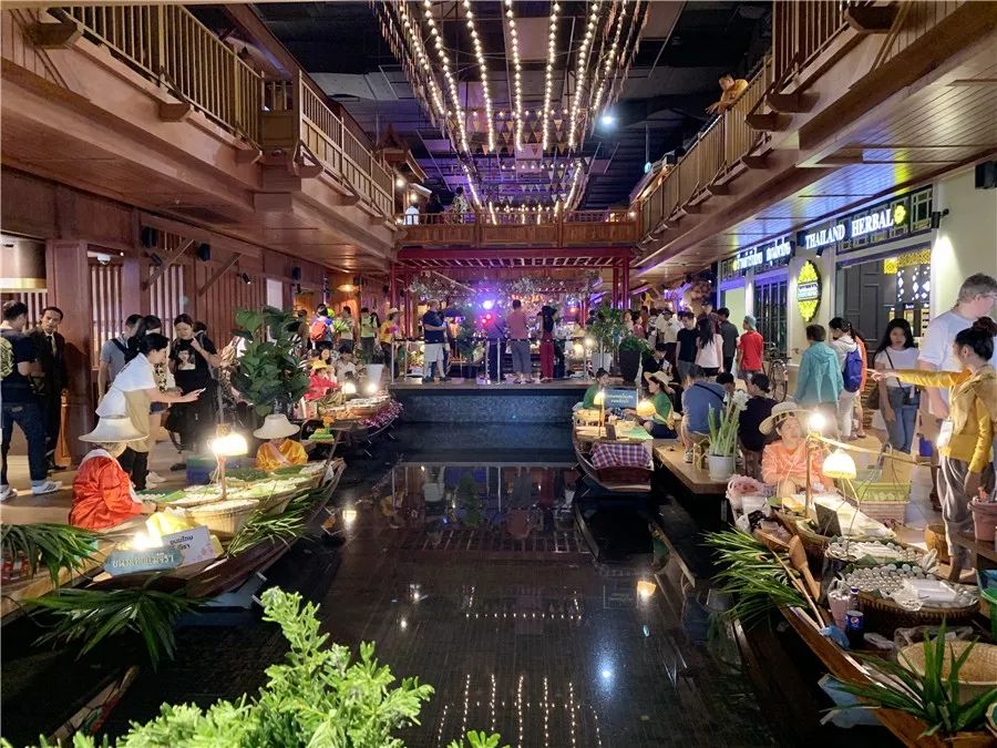 局破中破局,购物中心新零售突围