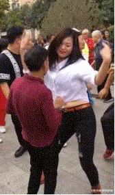 虽然我不会去纹身，但这些纹身确实有点意思：把肢体变成尺子