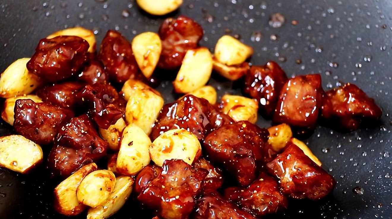 吃饺子不吃蒜香味少一半下一句,吃饭不吃蒜香味少一半下一句