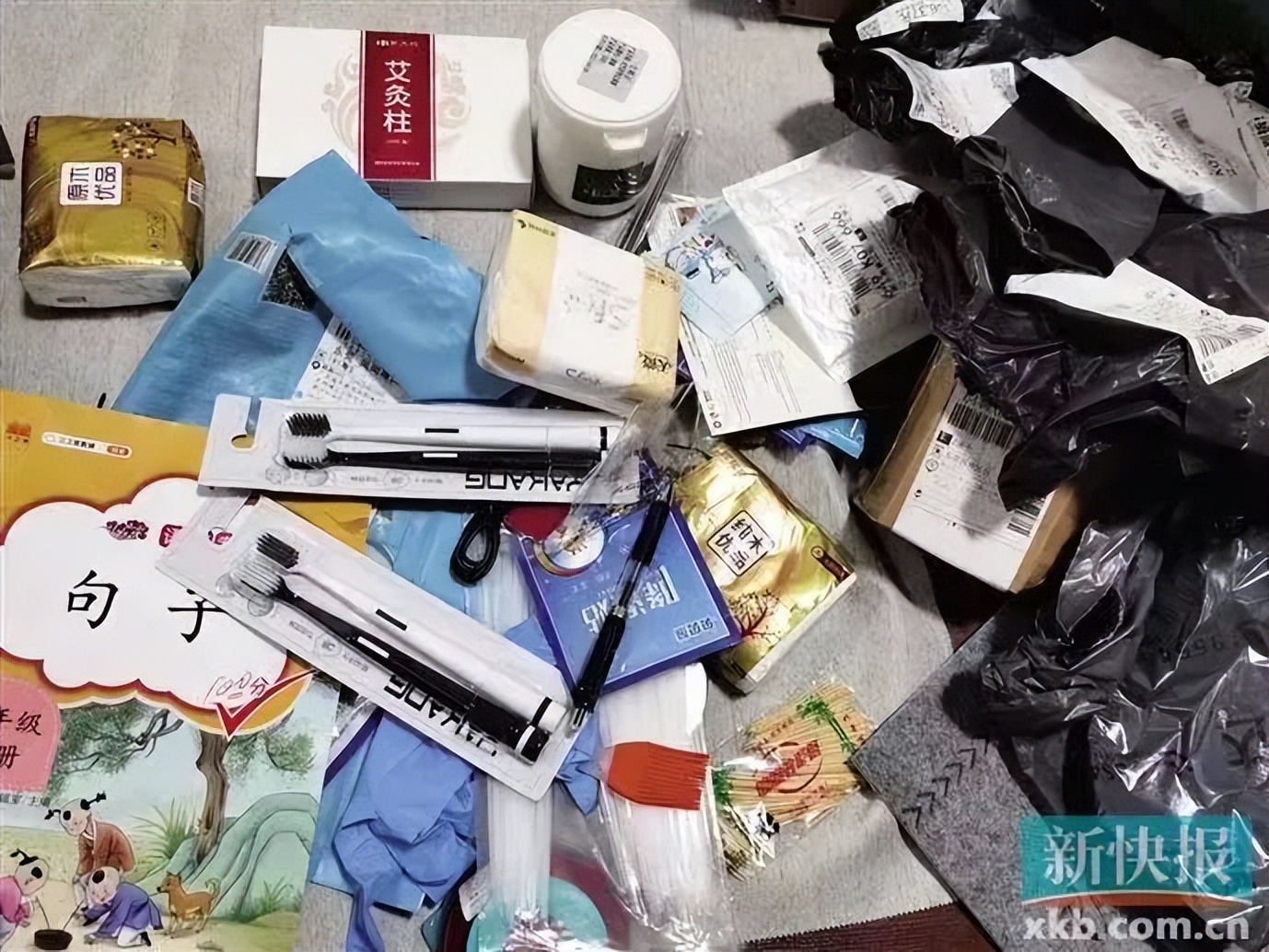 苹果手机快递盲盒开箱,9.9开出一箱旺仔牛奶零食盲盒