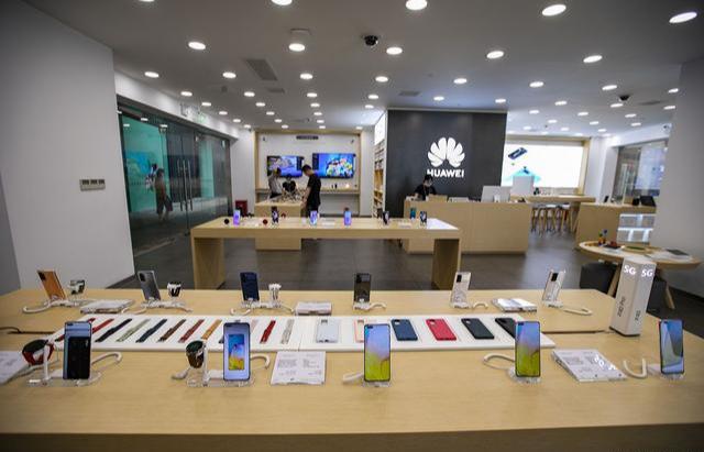 手机专卖店和体验店买手机靠谱吗,网上手机和实体店手机质量一样吗