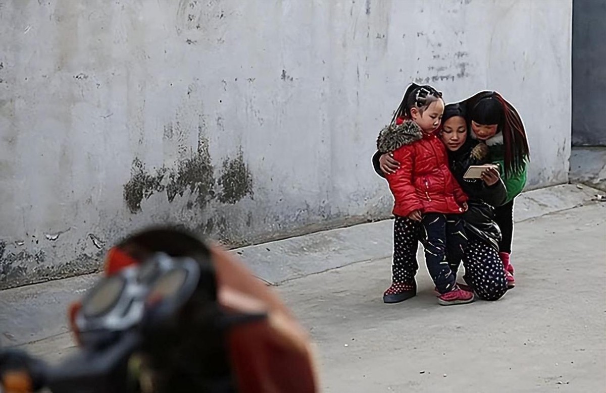 16年重庆女孩晕厥，醒来后扯头发吃，专家：吃头发对身体没有坏处