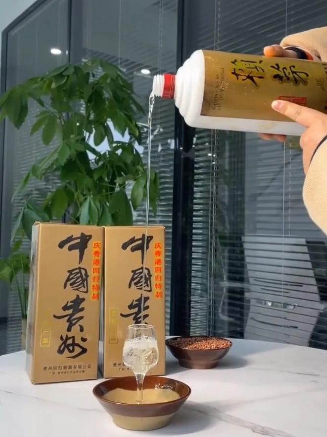97赖茅香港回归纪念酒是否为假酒,97香港回归赖茅纪念酒正品图片
