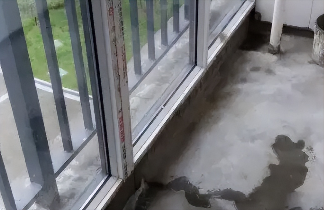 封的阳台漏水找谁维修,阳台漏水维修免费上门勘察