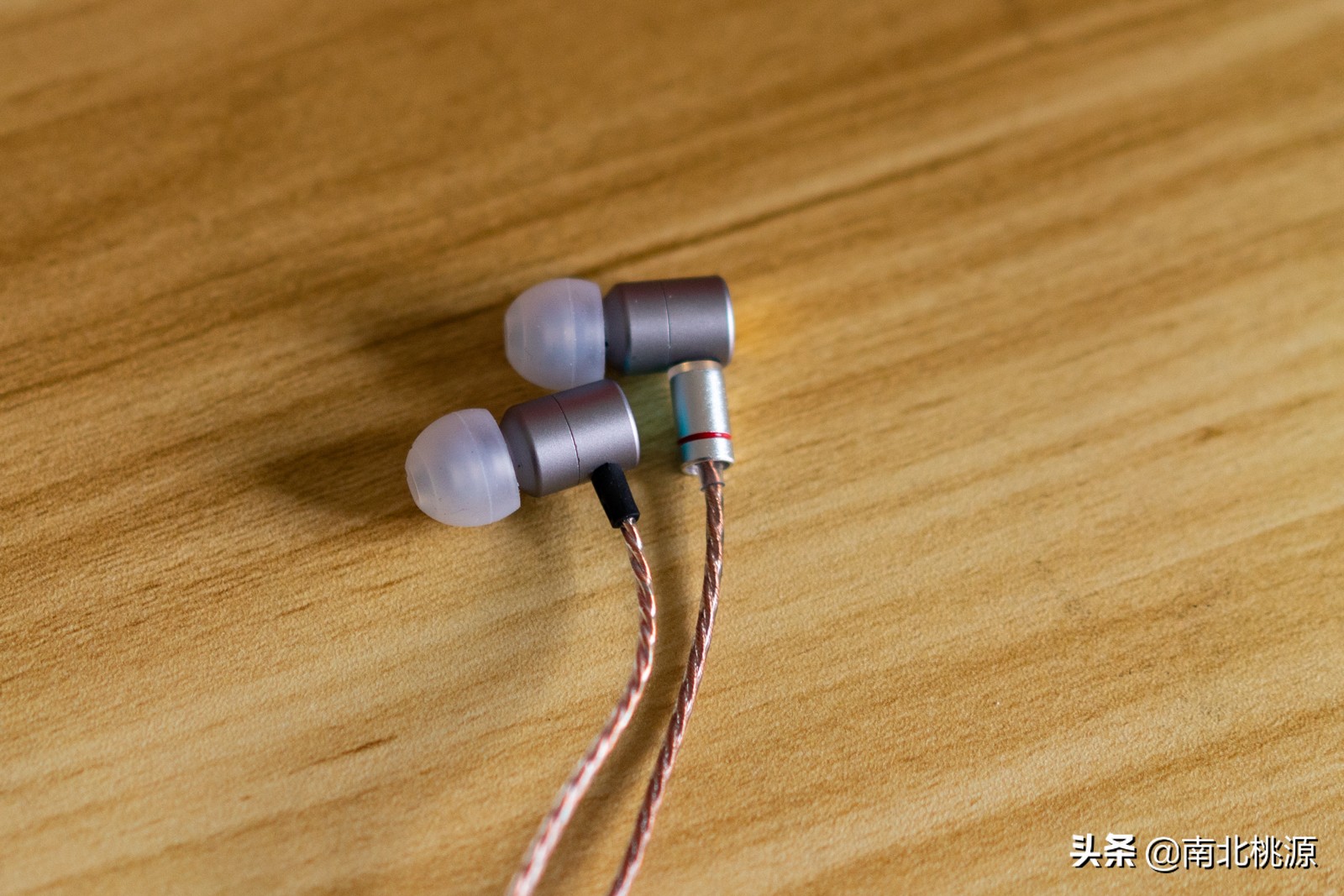 国产耳机推荐发烧级,阿思翠vesnaevo