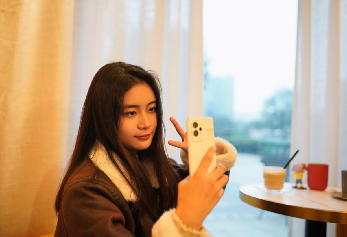 小白真我gt2pro测评2k直屏水桶机,gt2pro这款屏幕测评