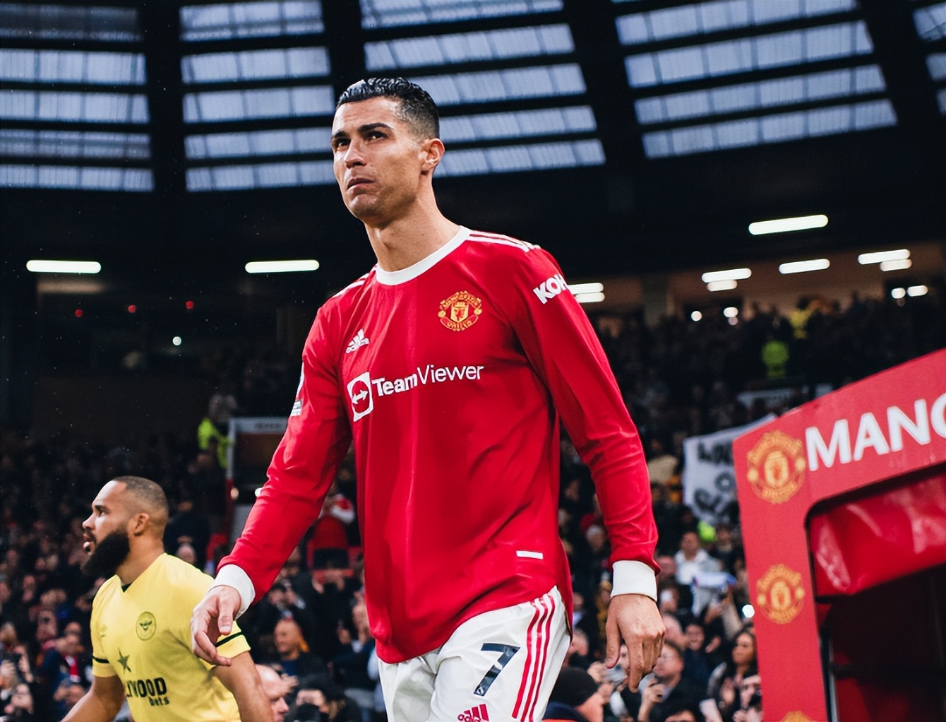 全球年收入第一运动员c罗,全球运动员收入排行c罗重回榜首