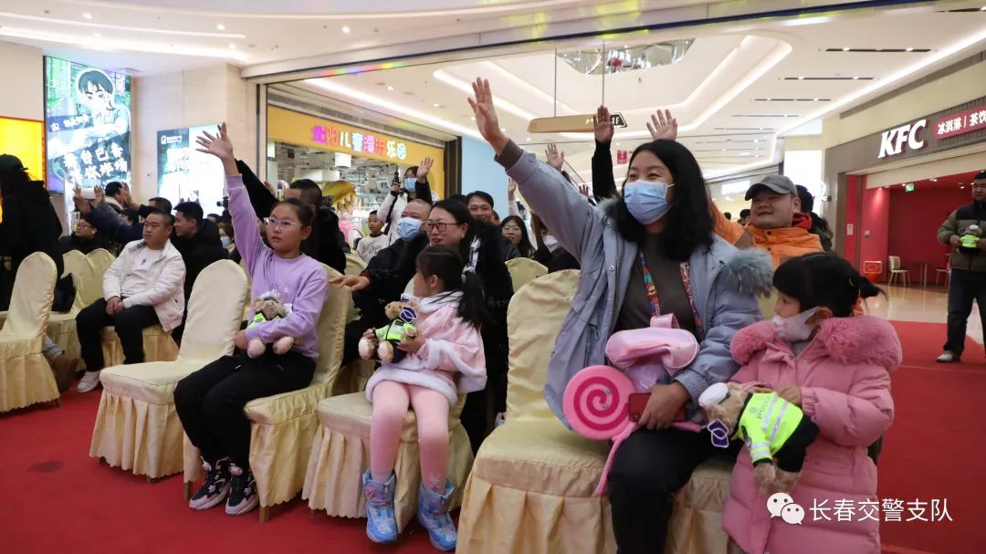 122全国交通安全日市民道路出行,122全国交通安全日北京交警