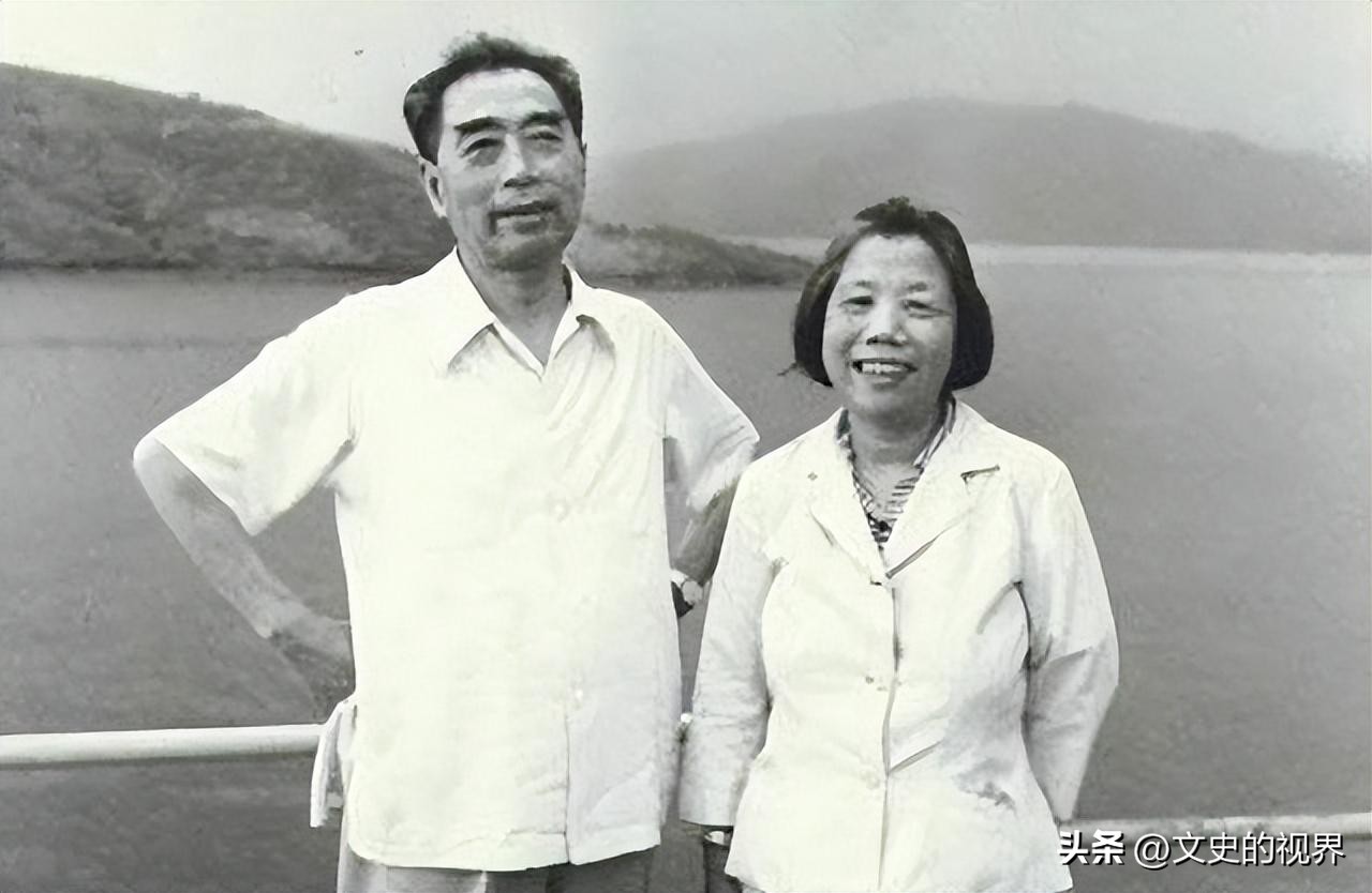 范桂霞：曾与周恩来假扮夫妻，1976年总理逝世，追悼会上她哭晕