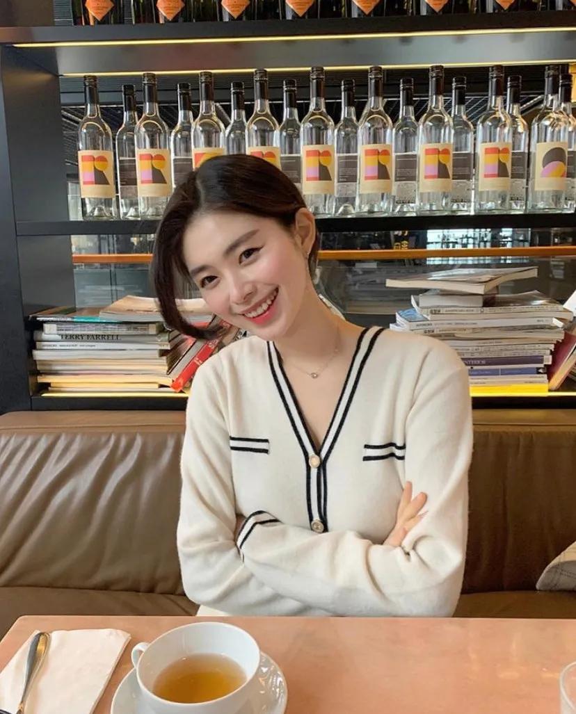 三款适合各种脸型的发型,大脸女生中长发烫发发型