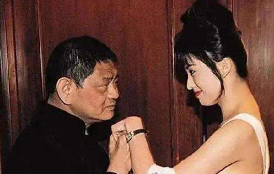 台湾“白马王子”：一生4段婚姻，女友上百位，败光百亿凄惨离世