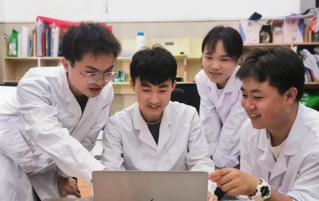 广州大学优秀学生陆雨：细“雨”滋养化学梦，从容行走人生“陆”