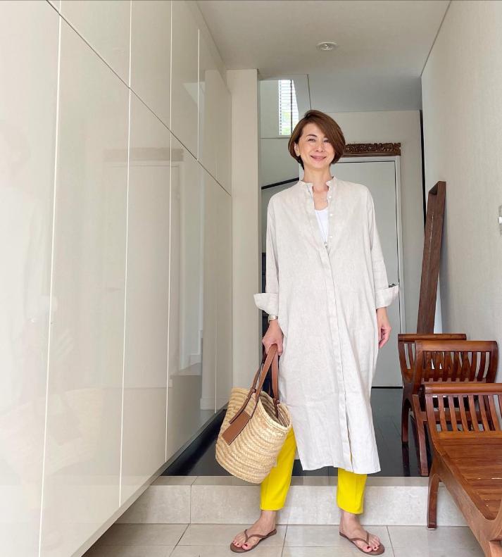 日系慵懒中性短发搭配衣服,女装高级感穿搭30岁小众短发