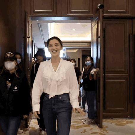 42岁唇纹深适合涂什么口红,为什么有的女人不适合涂口红