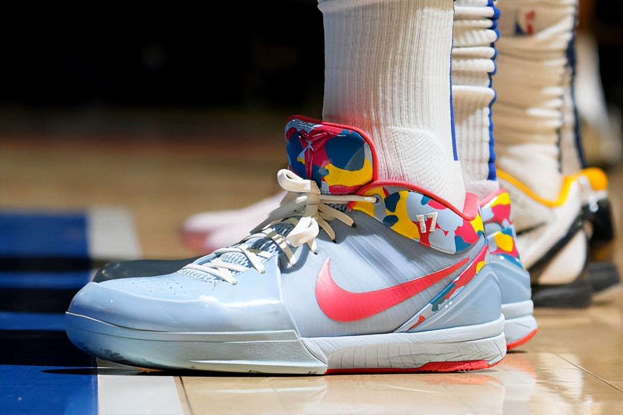 詹姆斯最新上脚球鞋,詹姆斯上脚使节12图片