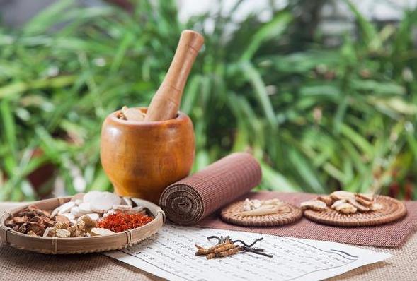 出汗多还怕冷？体内有热又有寒，中医一方阴阳平衡，暖身止汗！