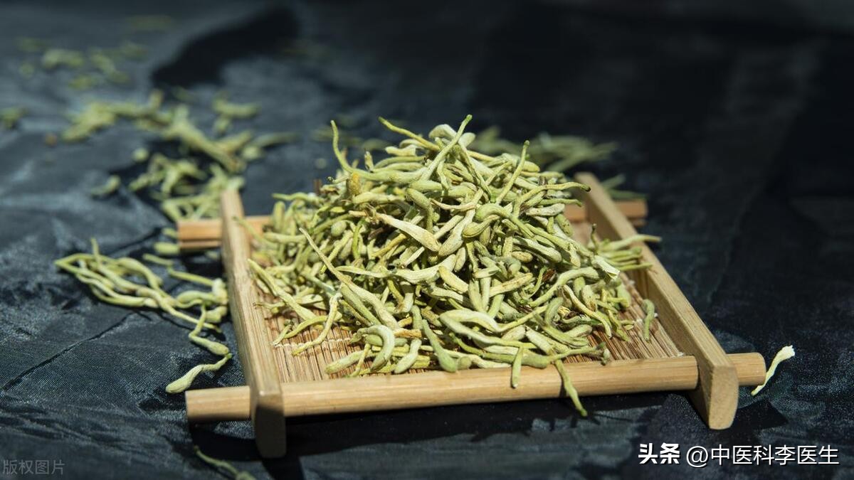 头皮和脸上起疙瘩有脓包怎么回事,头皮上长红疙瘩脓包头皮屑特别多