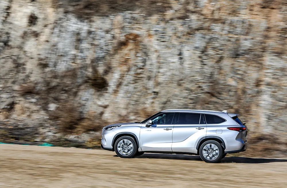 小汉兰达四驱混动版,广汽丰田汉兰达双擎豪华版