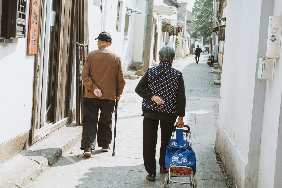 轮流式养老看似公平,轮流式养老是幸福还是无奈