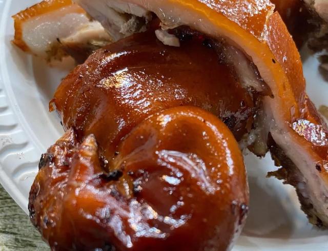 海南脆皮烧猪四十斤左右批发,在海南700元一只烤乳猪