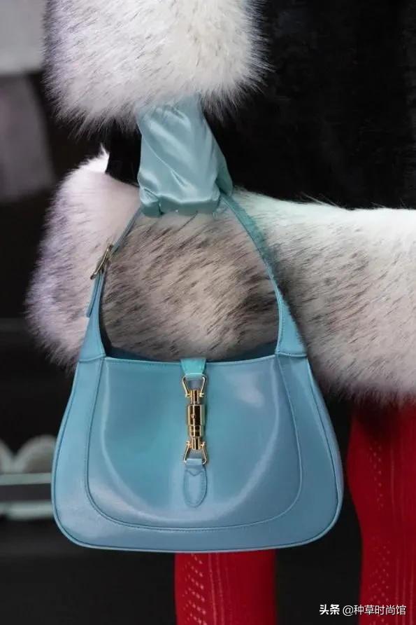 大牌包包入门推荐3000左右黑色,今年最值得入手的大牌包包推荐