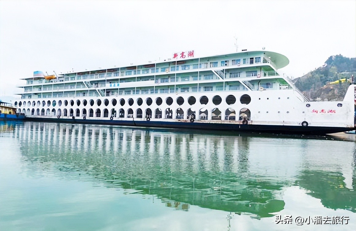 游三峡时间最短的长江游轮有哪些，每人的船票价格需要多少钱？