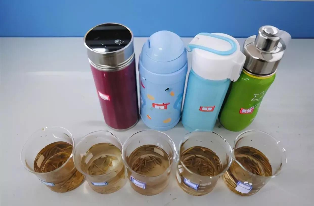 19种保温杯遭央视曝光！重金属超标热水进“毒水”出，家长需谨慎