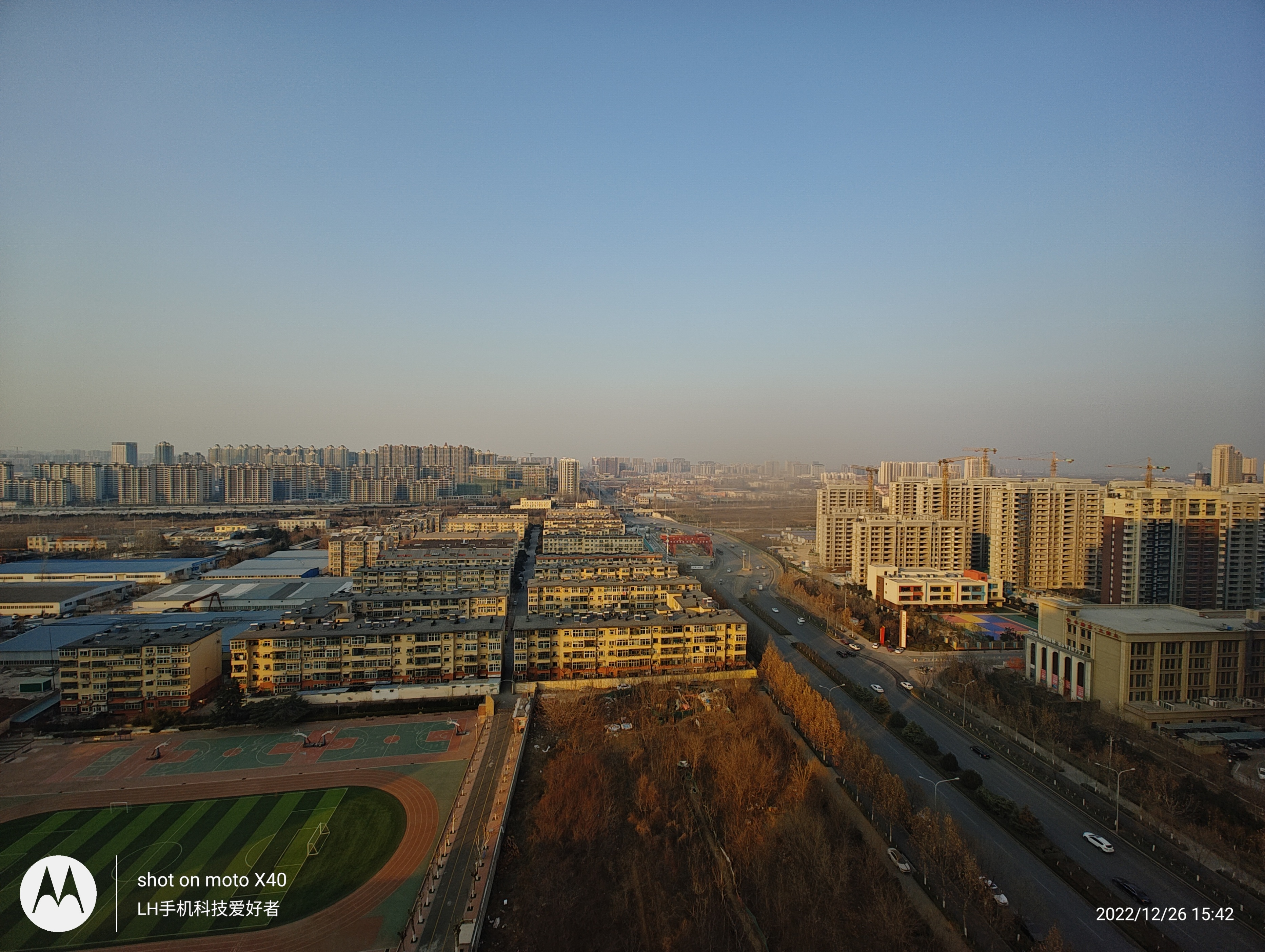 motox40屏幕测评,四曲面屏高级感