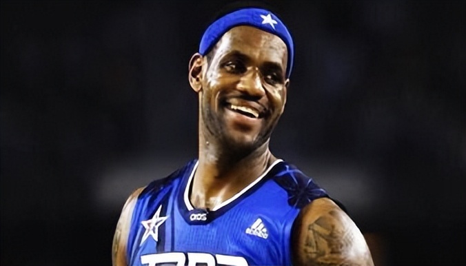 詹姆斯生涯总收入将突破10亿美元,詹姆斯年收入8亿人民币