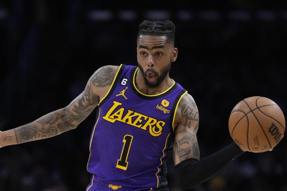 曝欧文或加盟湖人5换3,曝欧文跳出合同正式加盟湖人