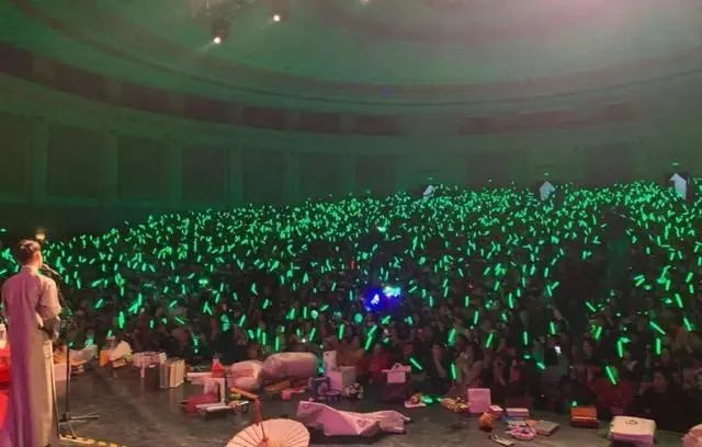 2018年肖战是不是世界首帅,肖战连续4年蝉联世首帅照片变化