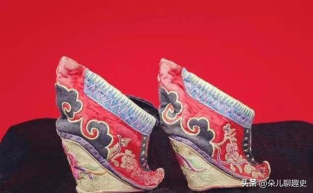 74岁大爷带小鞋鉴宝视频,大爷带三寸金莲鉴宝