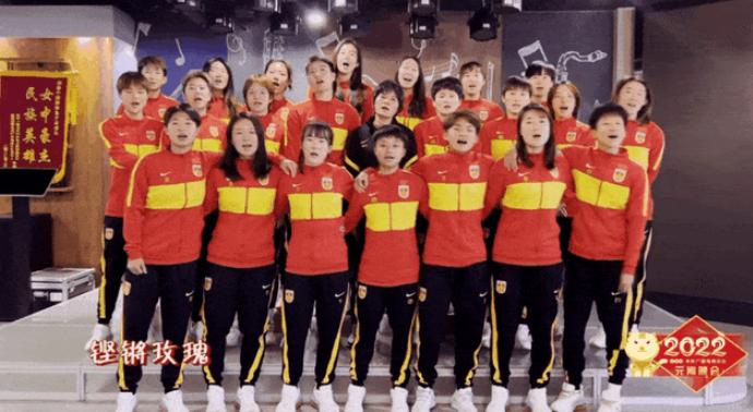 张小斐唱仰望星空致敬女足,元宵节春晚张小斐唱歌