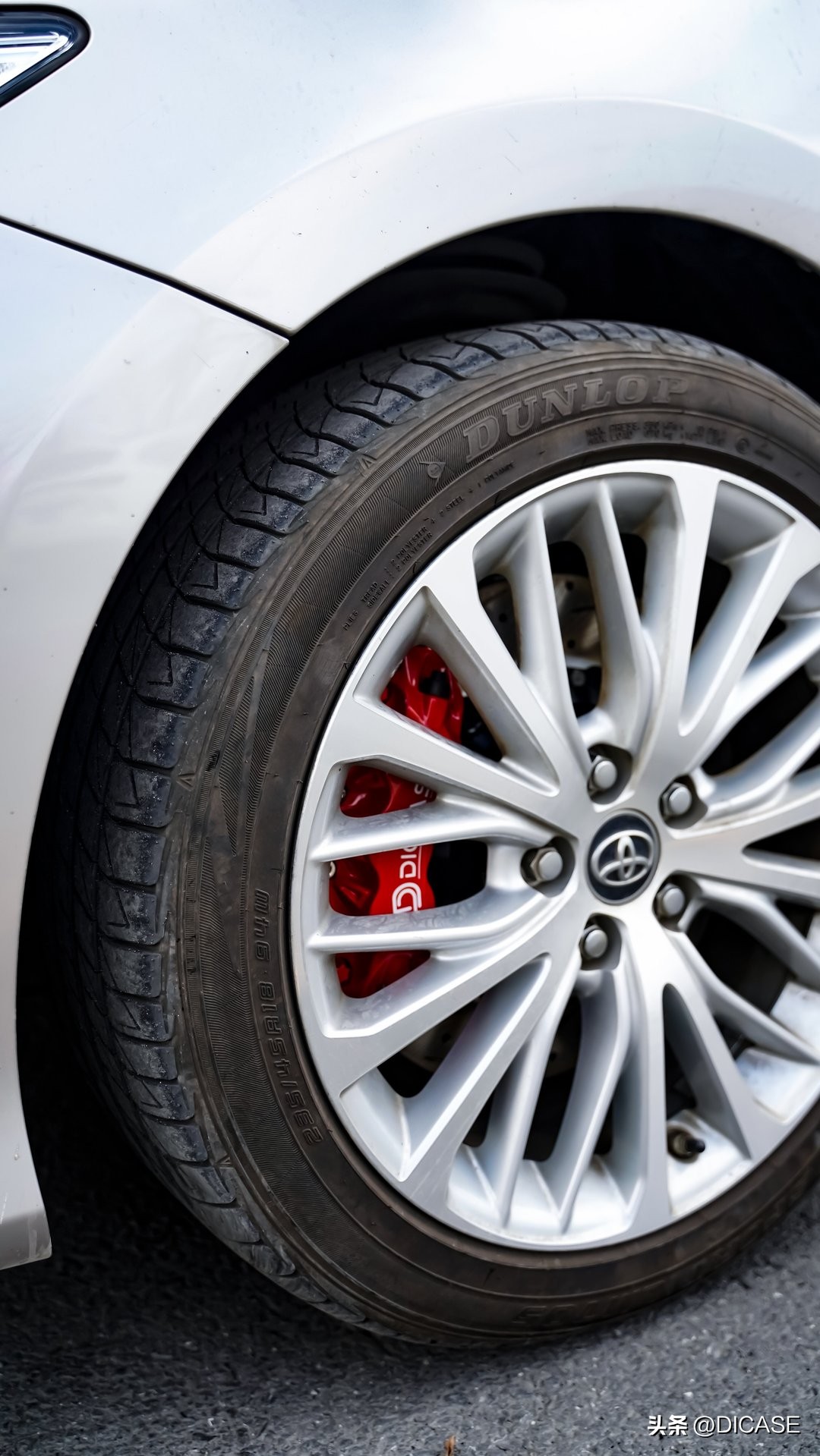 6代凯美瑞改装卡钳案例,迪卡司换刹车片