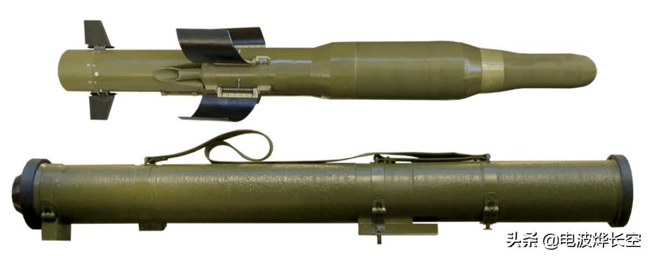 俄军坦克被摧毁炮塔炸飞,俄军坦克被击中救队友