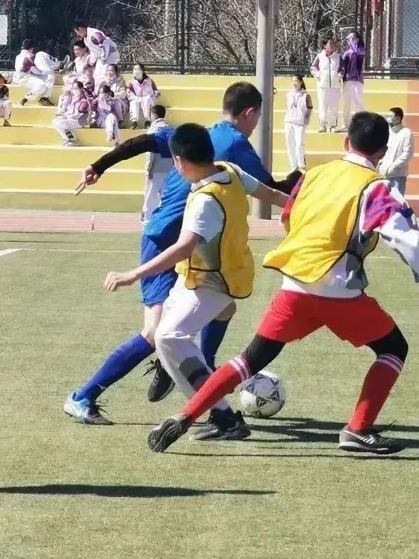 绿茵足球点亮梦想,绿茵点燃梦想